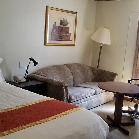 Redwood Motor Inn Брендон Екстер'єр фото