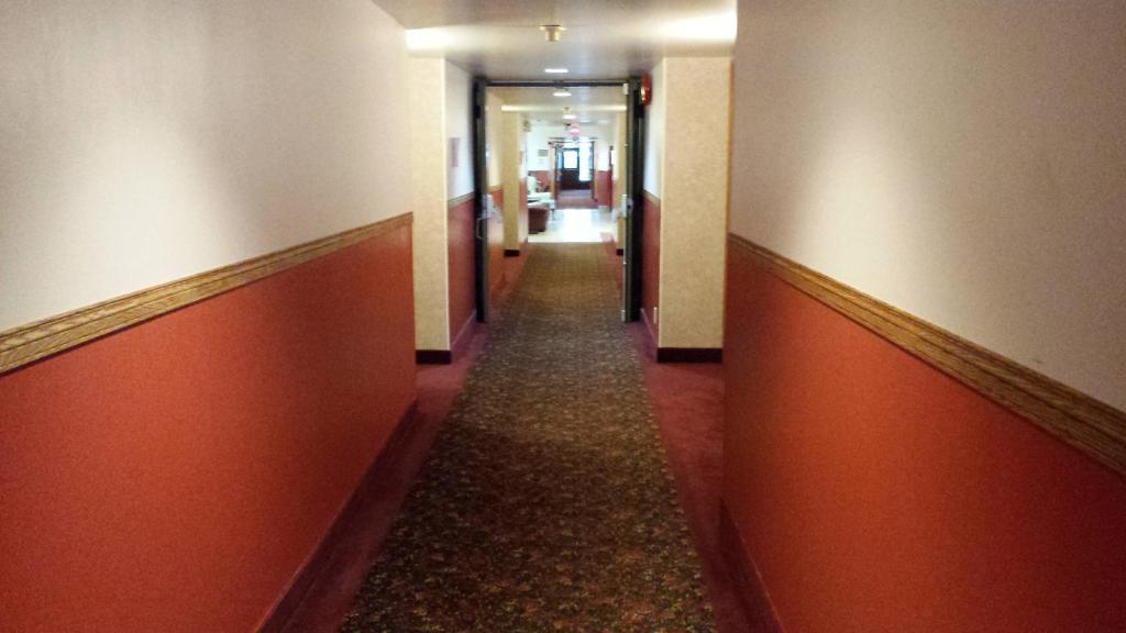 Redwood Motor Inn Брендон Екстер'єр фото