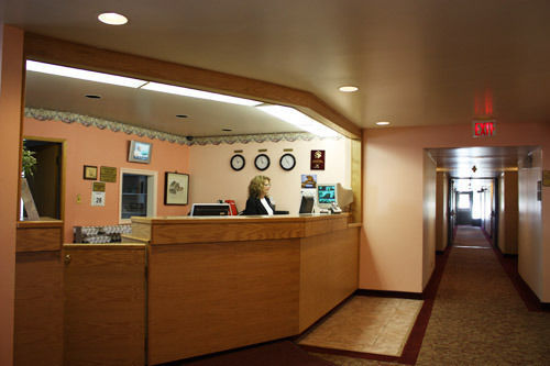 Redwood Motor Inn Брендон Екстер'єр фото