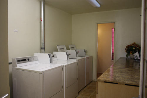Redwood Motor Inn Брендон Екстер'єр фото