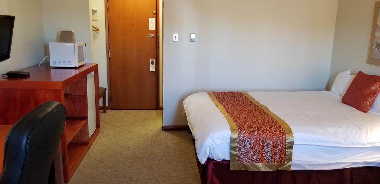 Redwood Motor Inn Брендон Екстер'єр фото