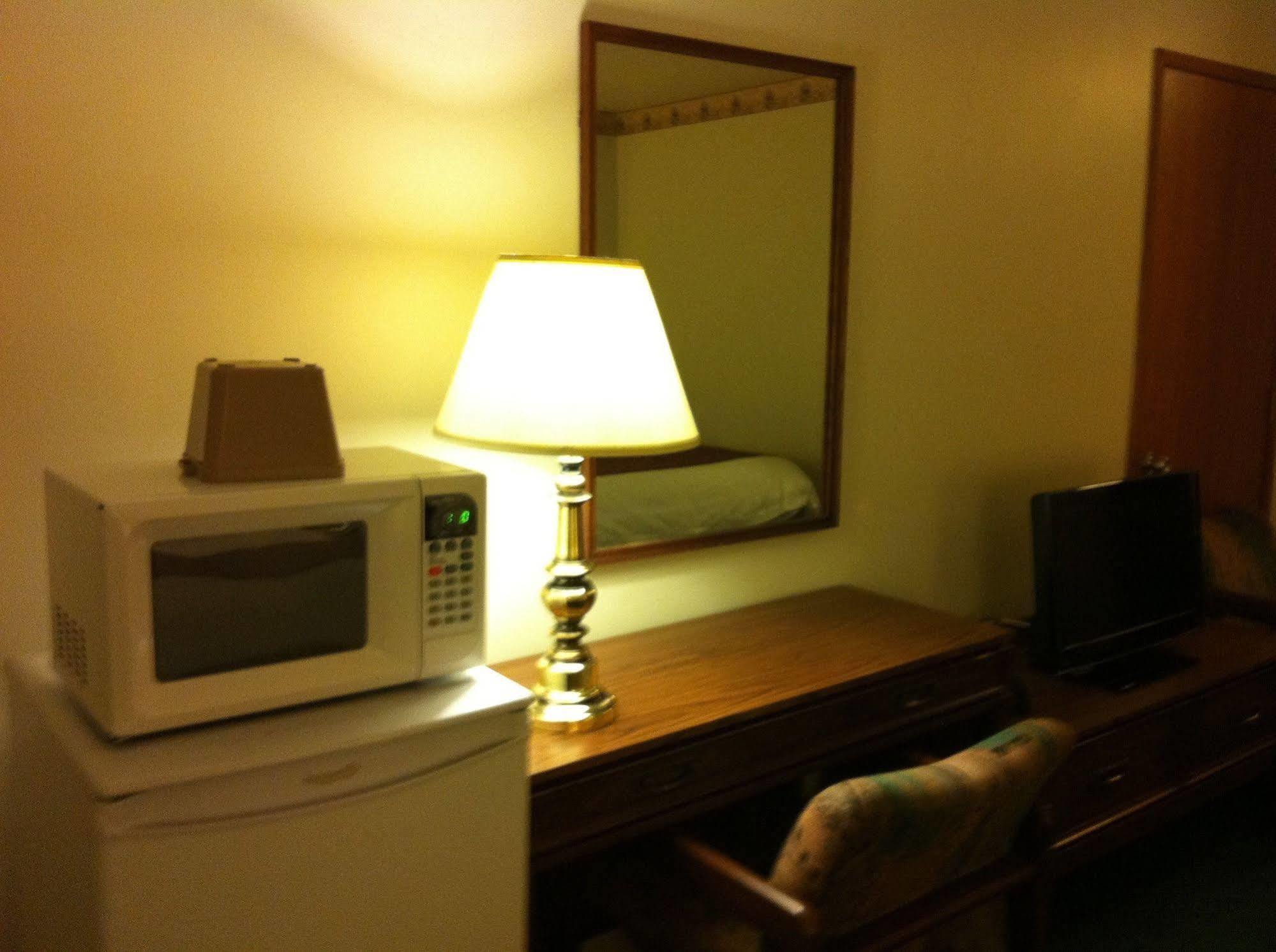 Redwood Motor Inn Брендон Екстер'єр фото